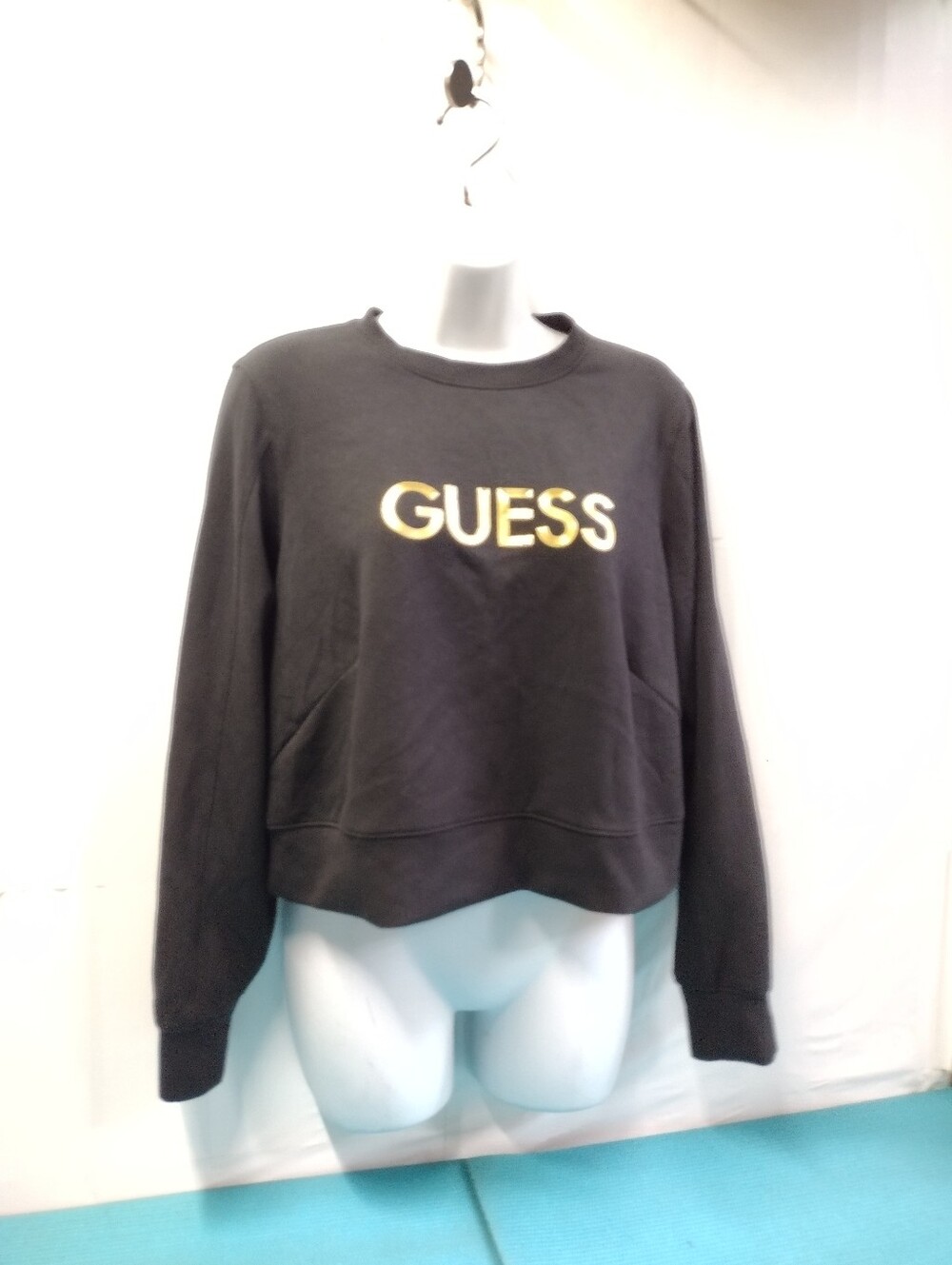 GUESS Relaxed Fit Sweatshirt Cropped Gold Logo Size M